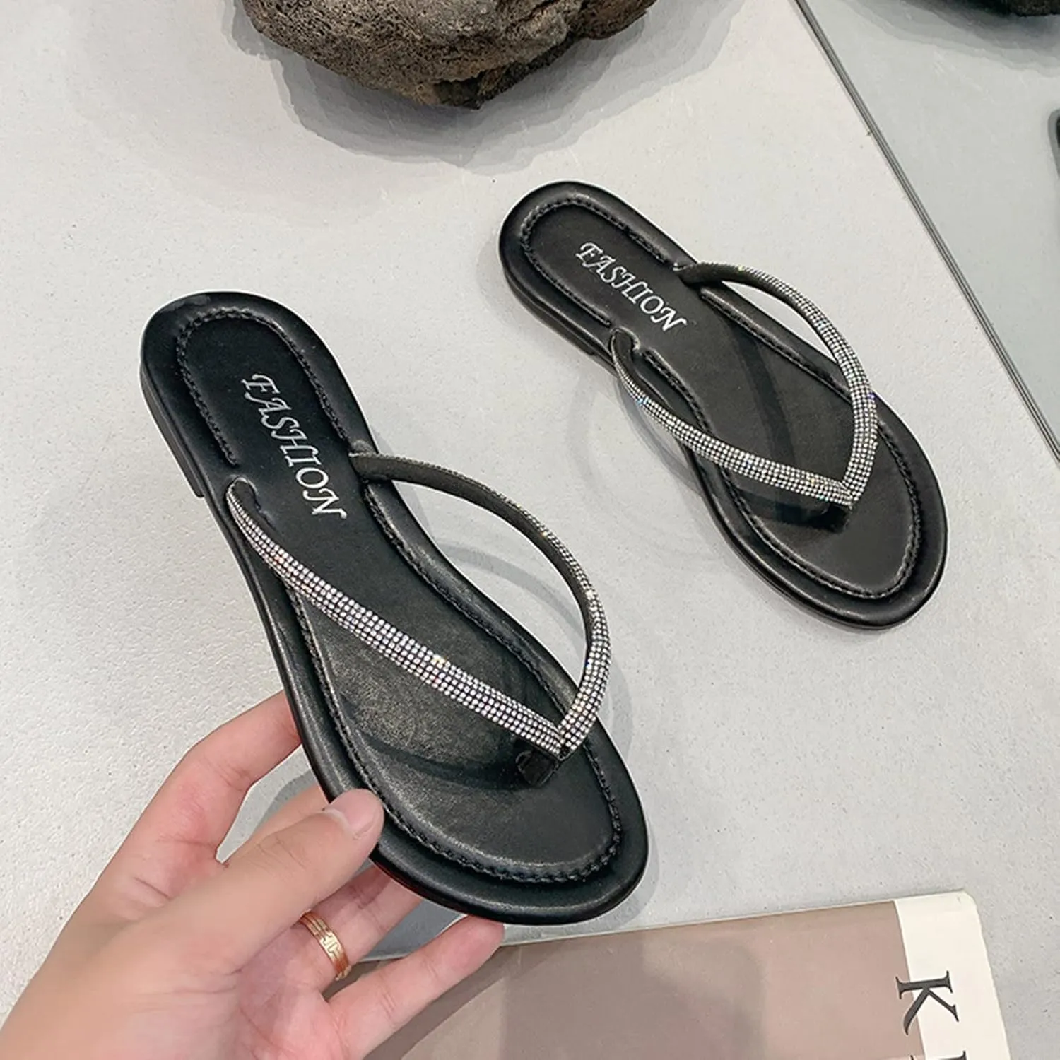 2025 Flip Flops Thong Sandals Women's Rhinestone Slippers Stylish Beach Resort Flat Sandal Slides Fashion Footwear