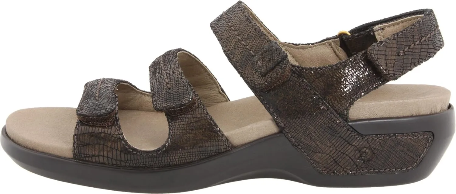 Aravon Women's Keri Wedge Sandal