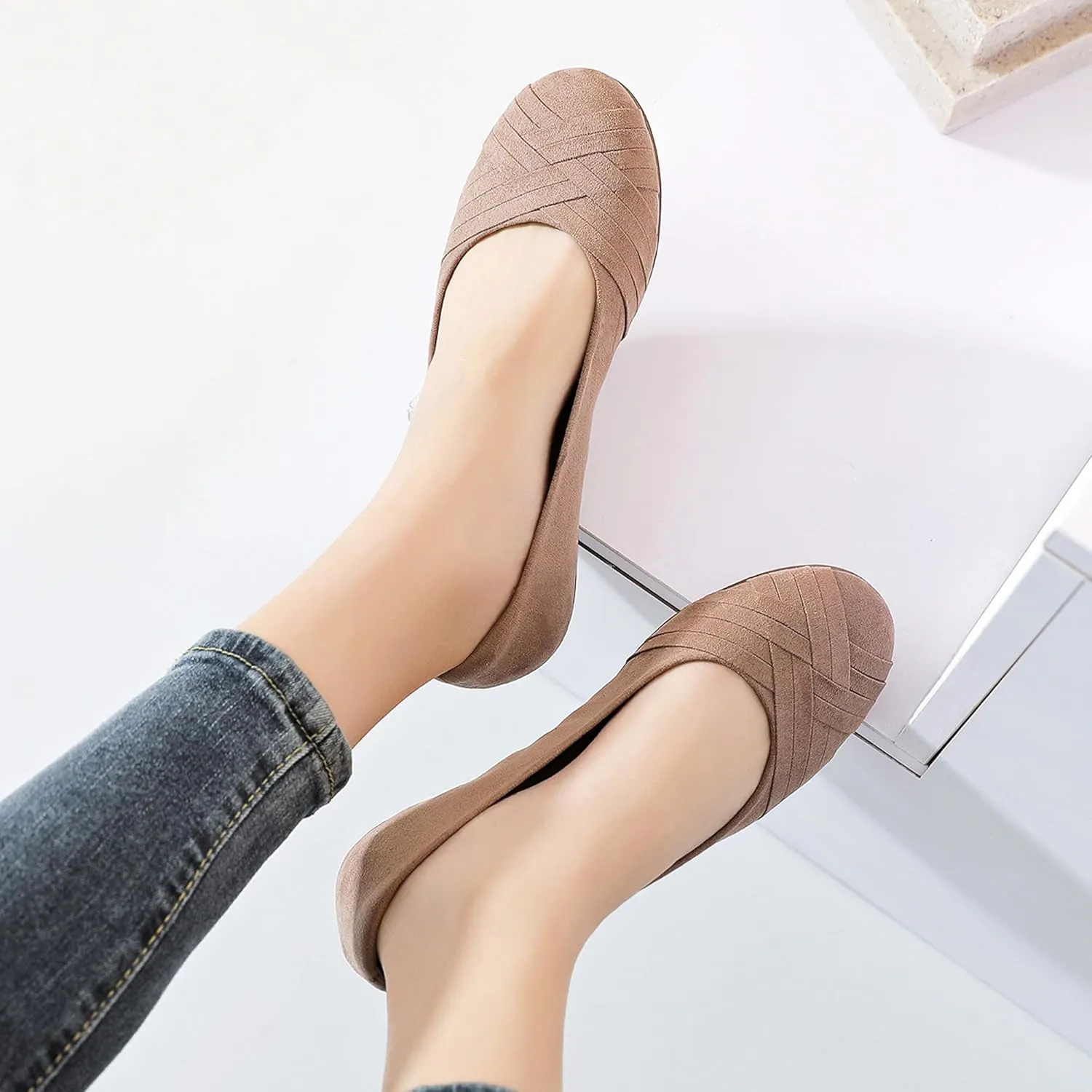 Ataiwee Women's Wide Width Flats Shoes - Casual Comfortable Round Toe Plus Size Ballet Shoes.