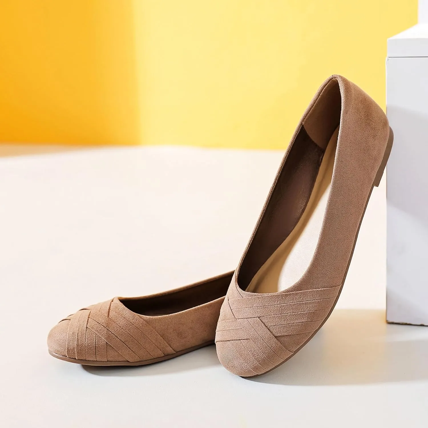 Ataiwee Women's Wide Width Flats Shoes - Casual Comfortable Round Toe Plus Size Ballet Shoes.