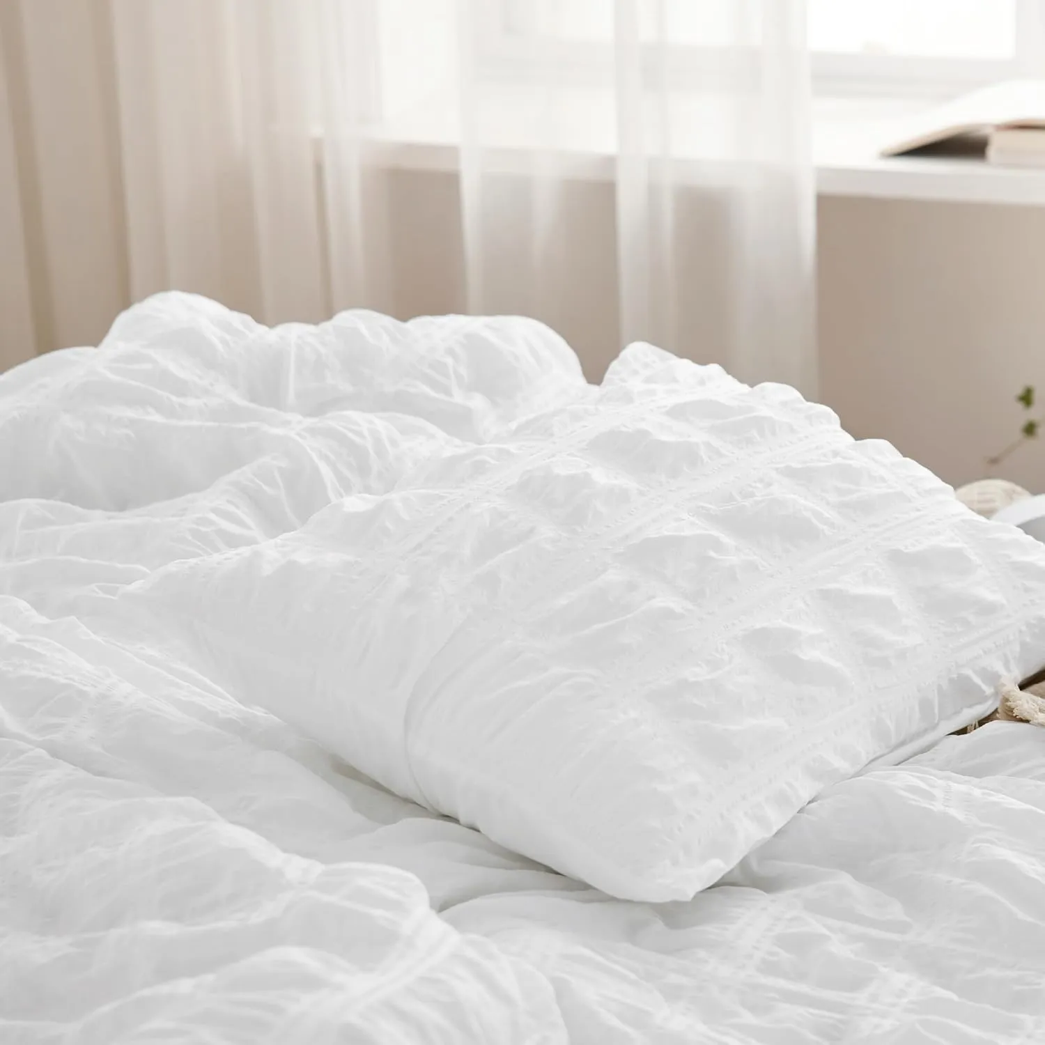 Bedsure Bed in a Bag King - 7 Pieces Plaid Seersucker Bedding Comforter Sets, Soft Lightweight White Boho Bed Set with Comforters King Size, Sheets, Pillowcases & Shams