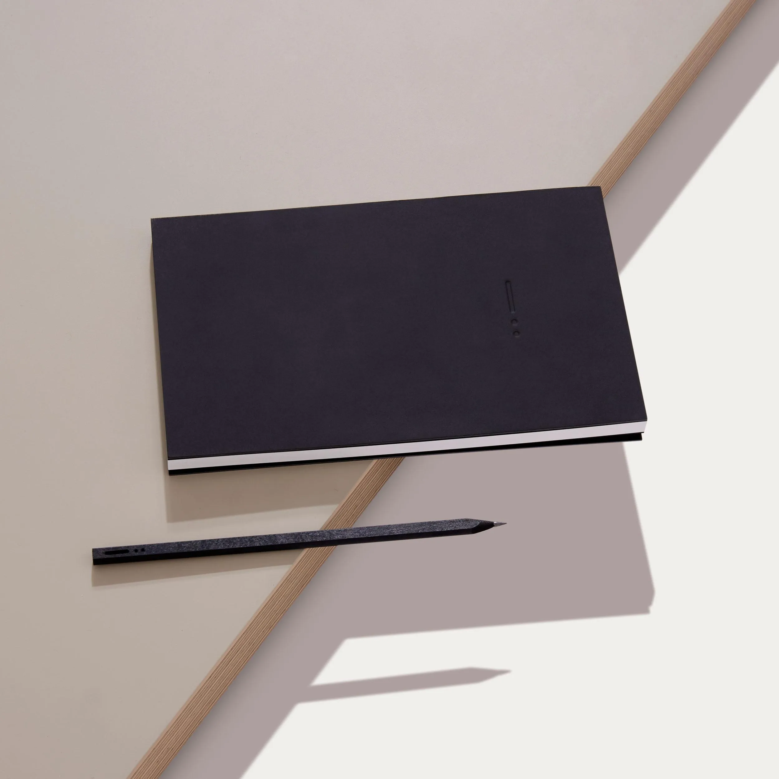 DA14 Flat Pencil - 2B Black