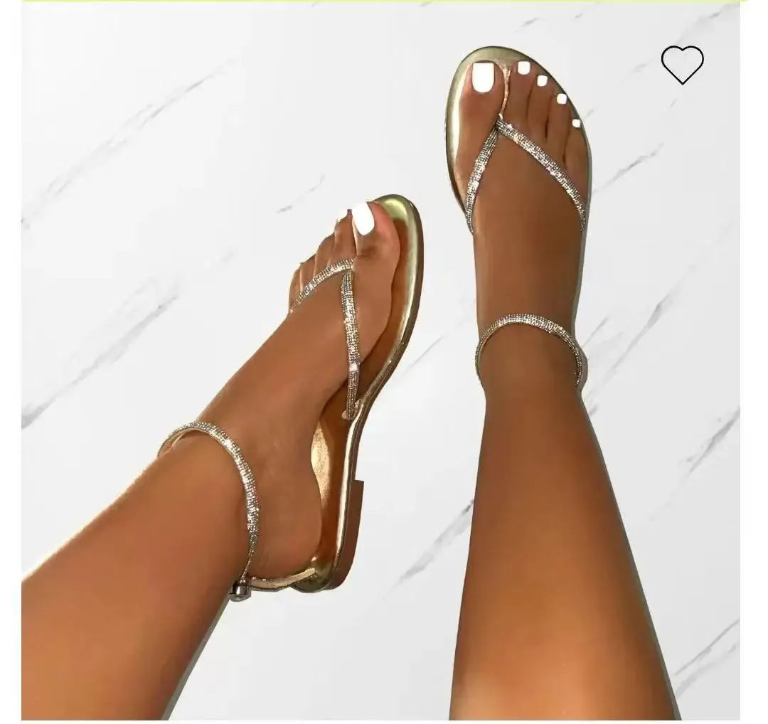 Flat sandals with gold details