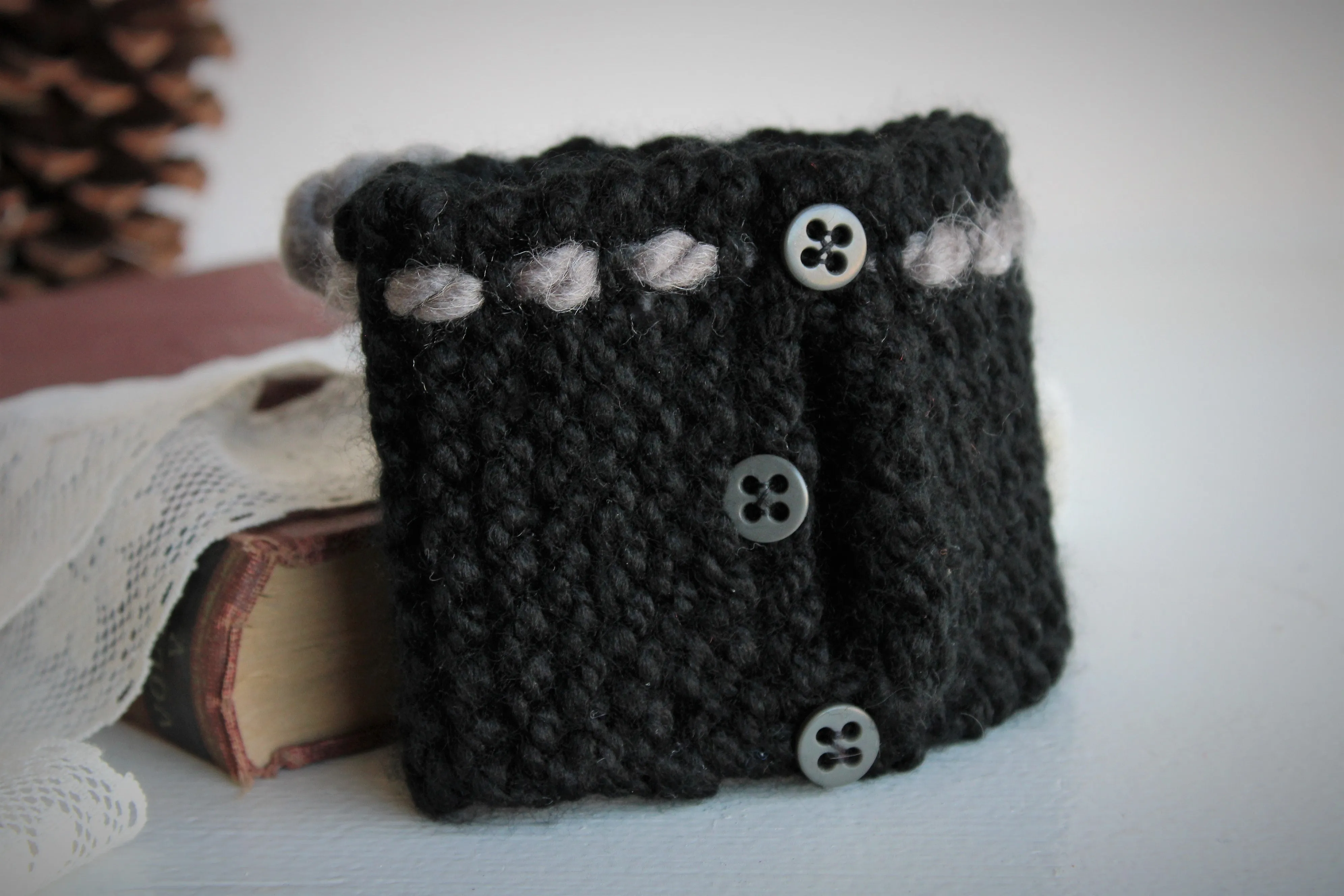 Handknit Mug Cozy with Bow and Buttons, Prototype