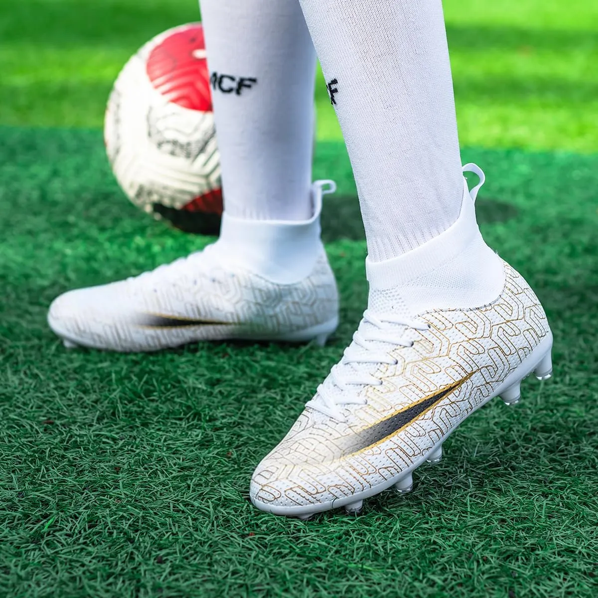 Kids Soccer Cleats Lightweight Training Football Cleats Professional Athletic Outdoor Boys' and Girls' Soccer Shoes