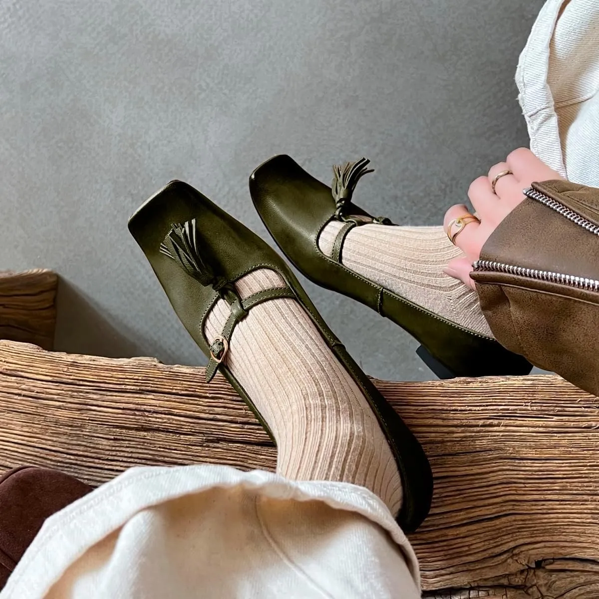 MOOMMO Vintage Mary Jane Flats Tassel Square Toe Low Chunky Heels Fringe T-Strap 1 inch Low Heel Mary Jane Shoes Matte Rocker Sole Retro Walking Loafers Comfy 4-11 M US