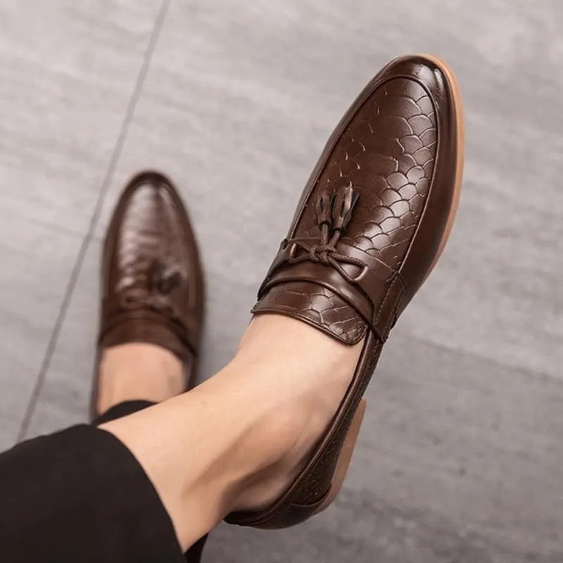 Shoes Men's British Round-Toe Slip-on Loafers Versatile Casual Low Heeled Oxford Shoes Men Comfortable Breathable Shoes for Wedding Parties Business