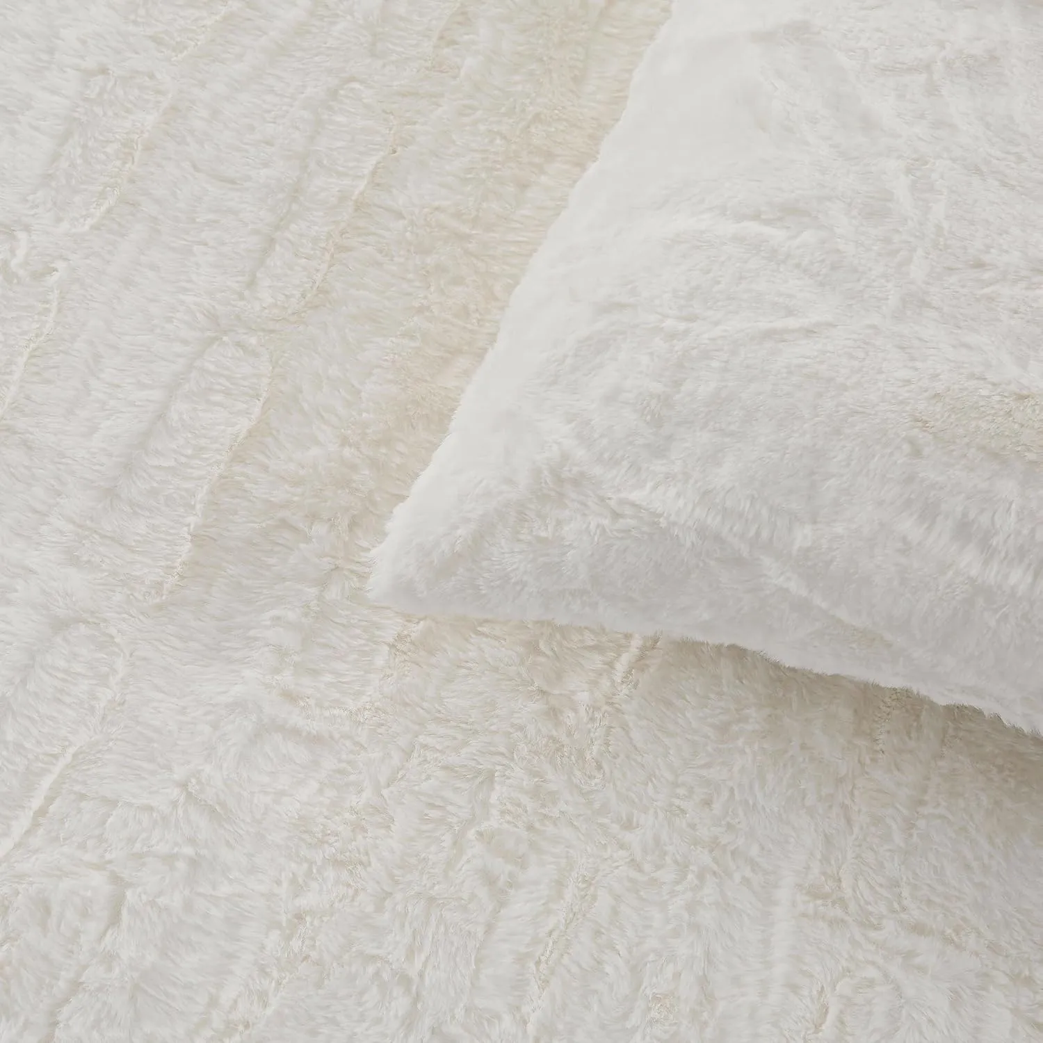 UGG 13712 Alondra King Comforter Set Soft Cozy Bedding Faux Fur Comforter and Two Pillow Shams Hotel Style Luxury Blanket Set for Bedroom Accents, King, Snow