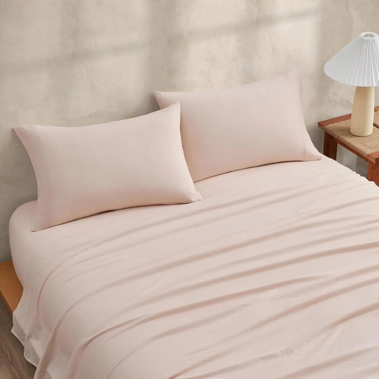 UGG Devon Luxury Sheet Set - Ultra-Soft Prewashed Comfort, 3 or 4-Piece Bedding Set with Flat Sheet, Fitted Sheet, and Pillowcases - Cozy and Breathable for Ultimate Relaxation (Himalayan, Queen)