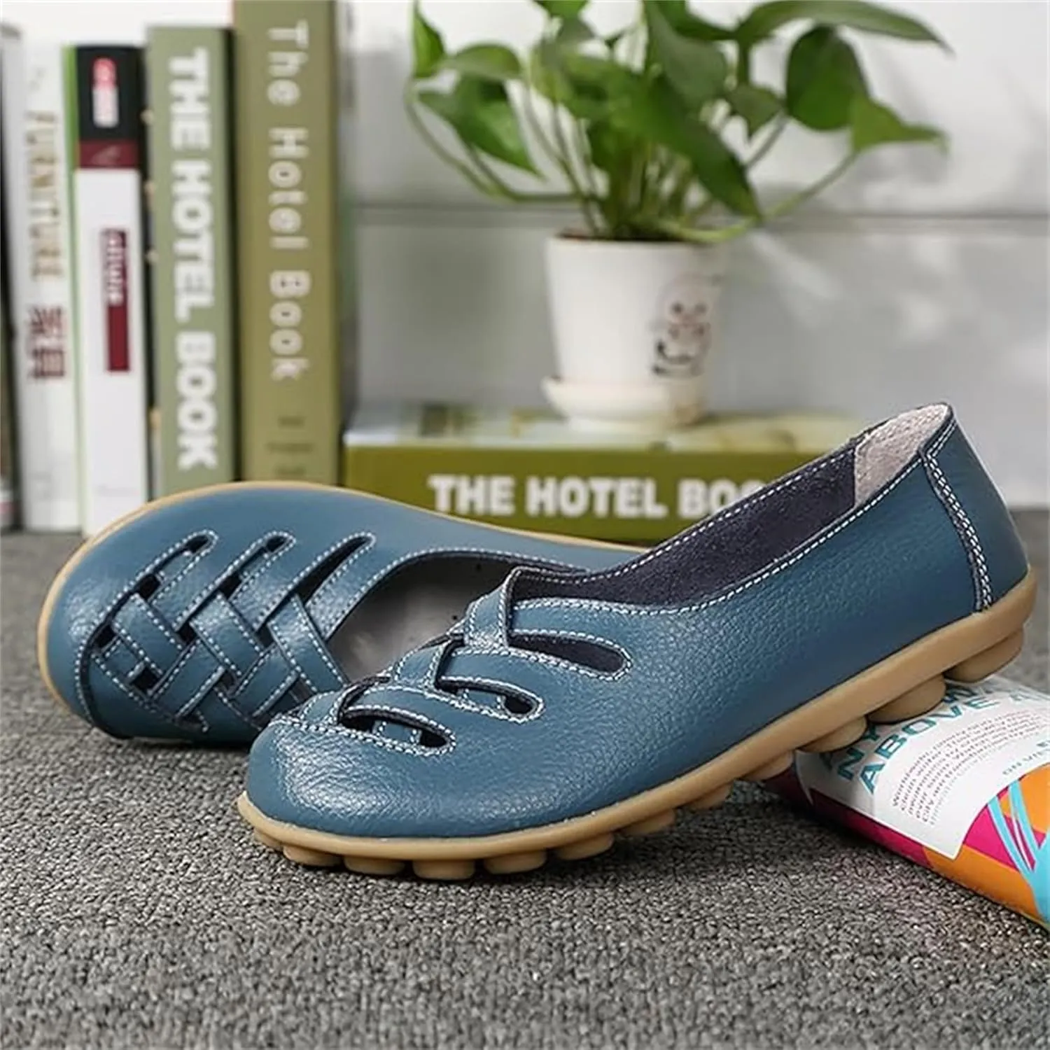 Women's Hollow Out Comfortable Leather Loafers Casual Round Toe Moccasins Wild Driving Flats Soft Walking Boat Shoes Women